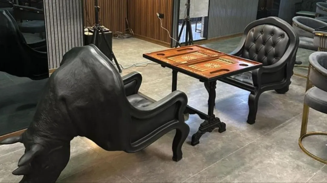 زیبایی و عمق: صندلی شطرنج و تخته نرد برای کافه و فضاهای بازی